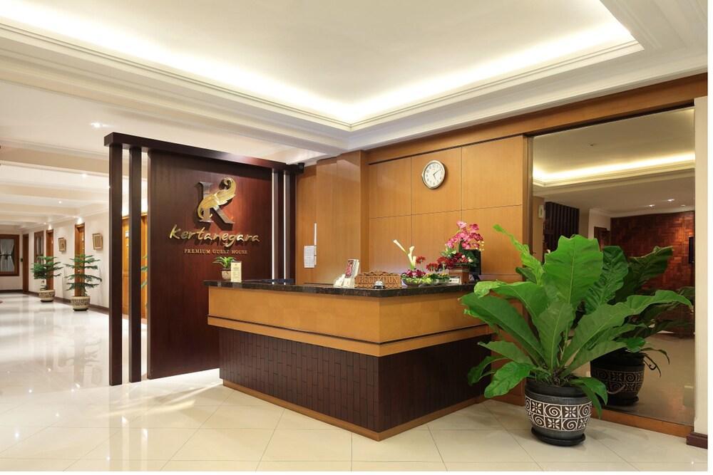 Kertanegara Premium Guest House Malang Exterior photo