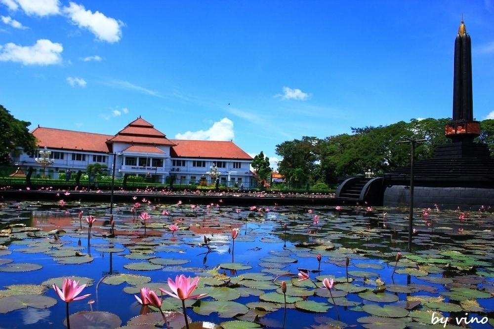 Kertanegara Premium Guest House Malang Exterior photo