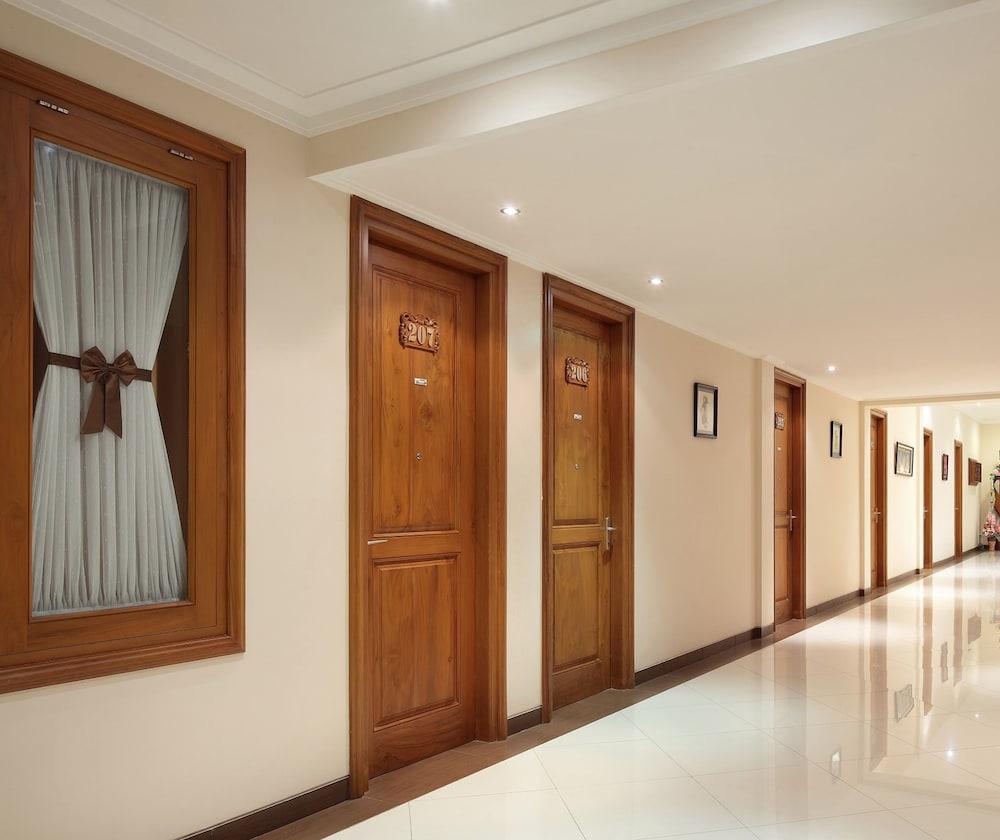 Kertanegara Premium Guest House Malang Exterior photo