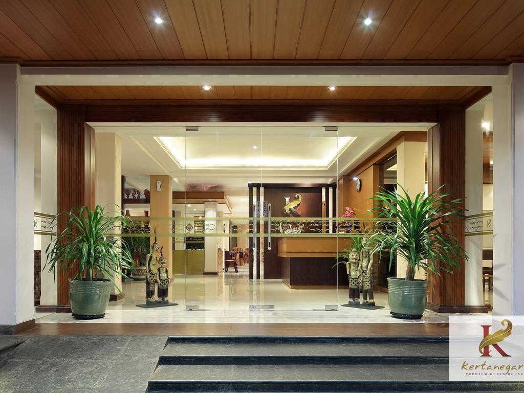 Kertanegara Premium Guest House Malang Exterior photo