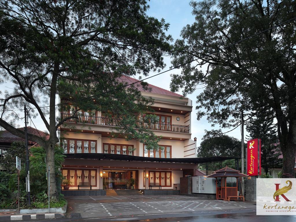 Kertanegara Premium Guest House Malang Exterior photo