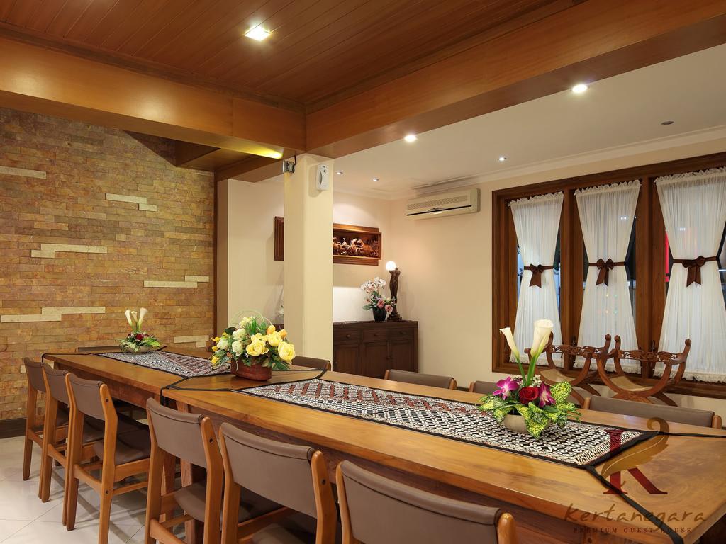 Kertanegara Premium Guest House Malang Exterior photo
