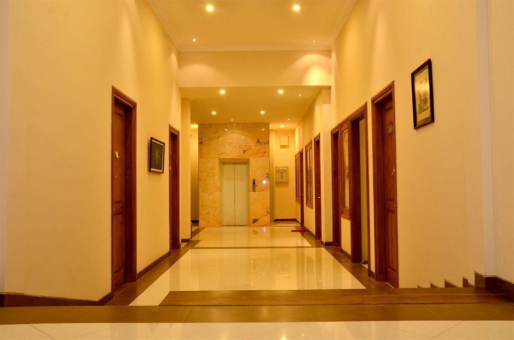 Kertanegara Premium Guest House Malang Exterior photo