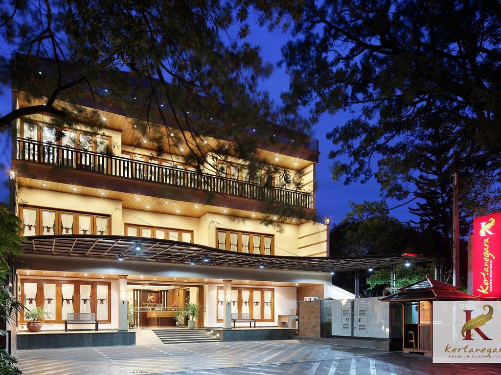 Kertanegara Premium Guest House Malang Exterior photo