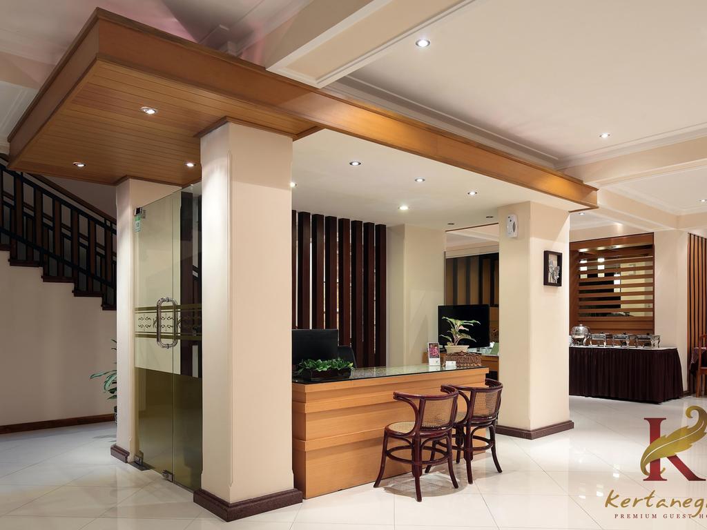 Kertanegara Premium Guest House Malang Exterior photo