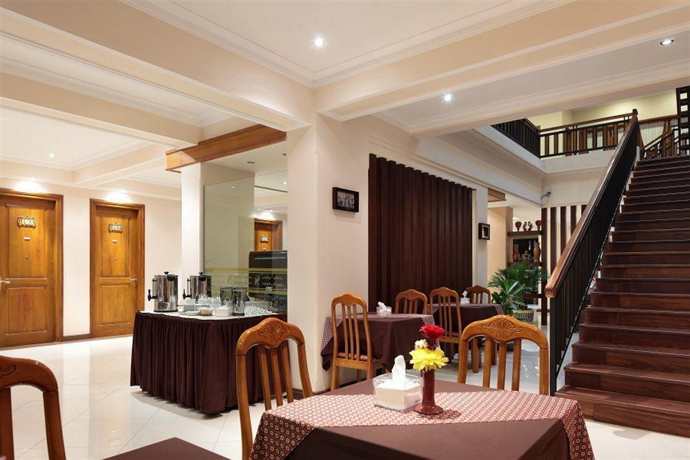 Kertanegara Premium Guest House Malang Exterior photo