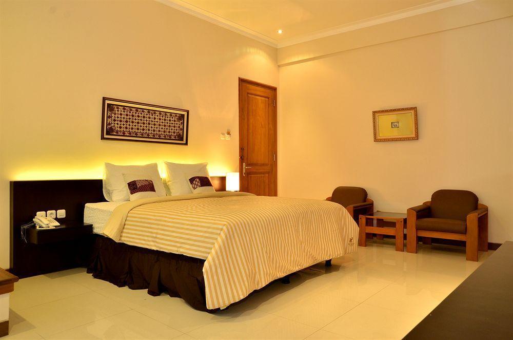 Kertanegara Premium Guest House Malang Exterior photo