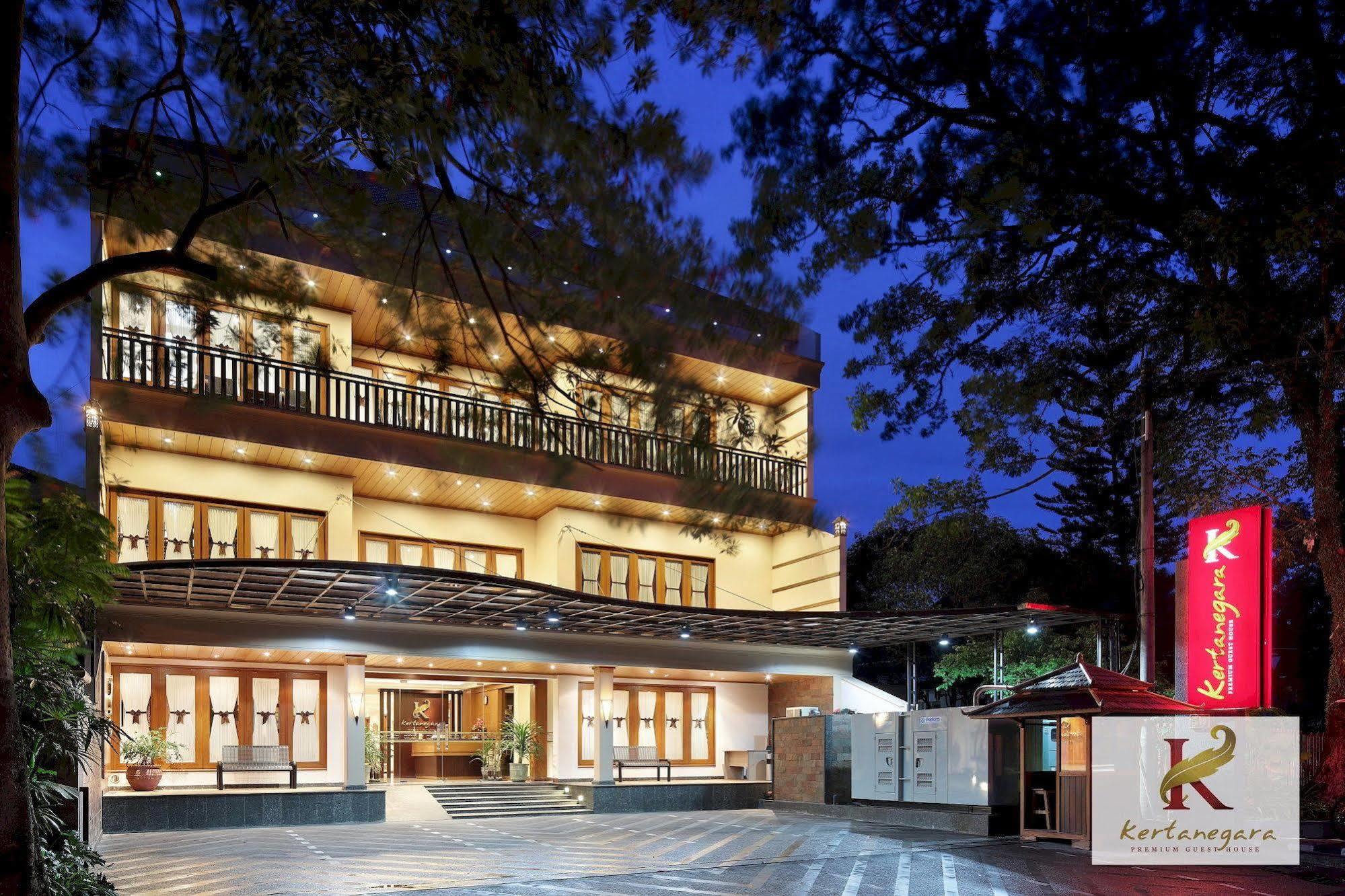 Kertanegara Premium Guest House Malang Exterior photo