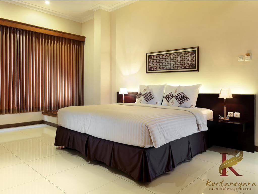 Kertanegara Premium Guest House Malang Exterior photo