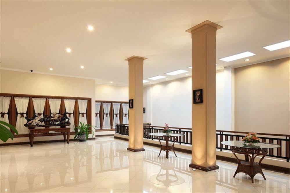 Kertanegara Premium Guest House Malang Exterior photo