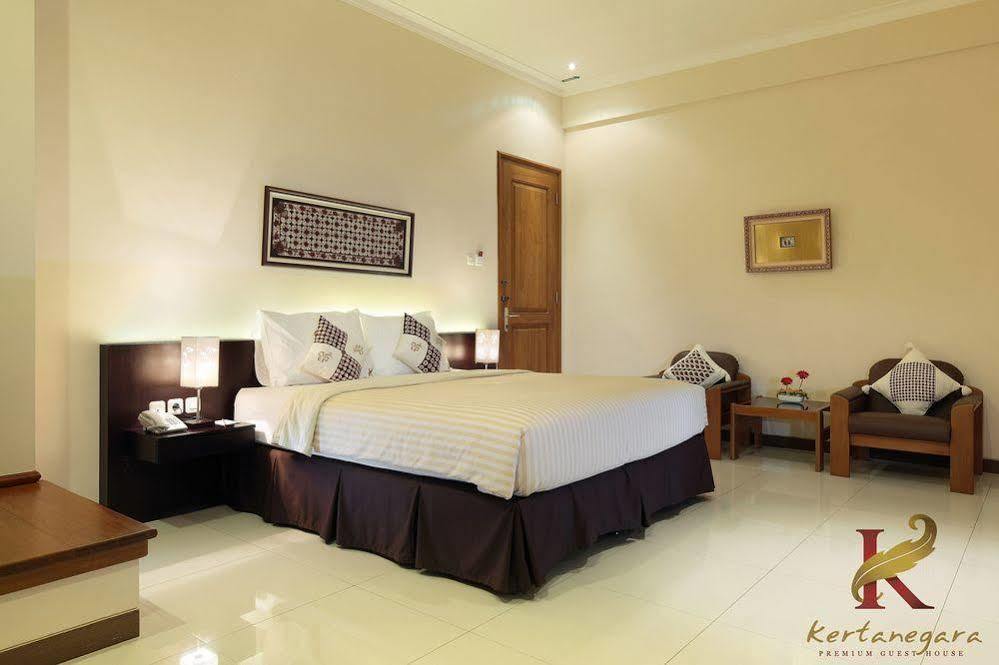 Kertanegara Premium Guest House Malang Exterior photo